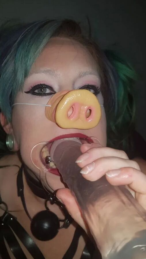 Pigslut MILF Amy Leaf