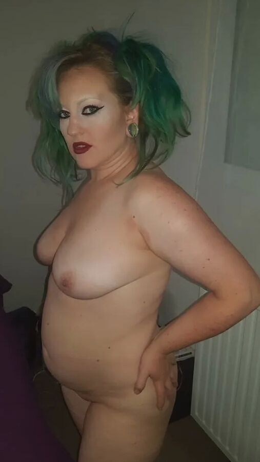 Pigslut MILF Amy Leaf