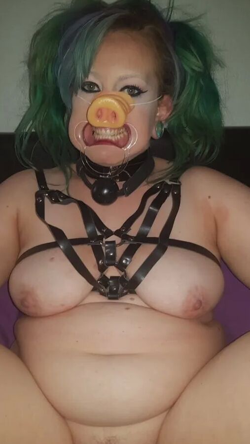 Pigslut MILF Amy Leaf