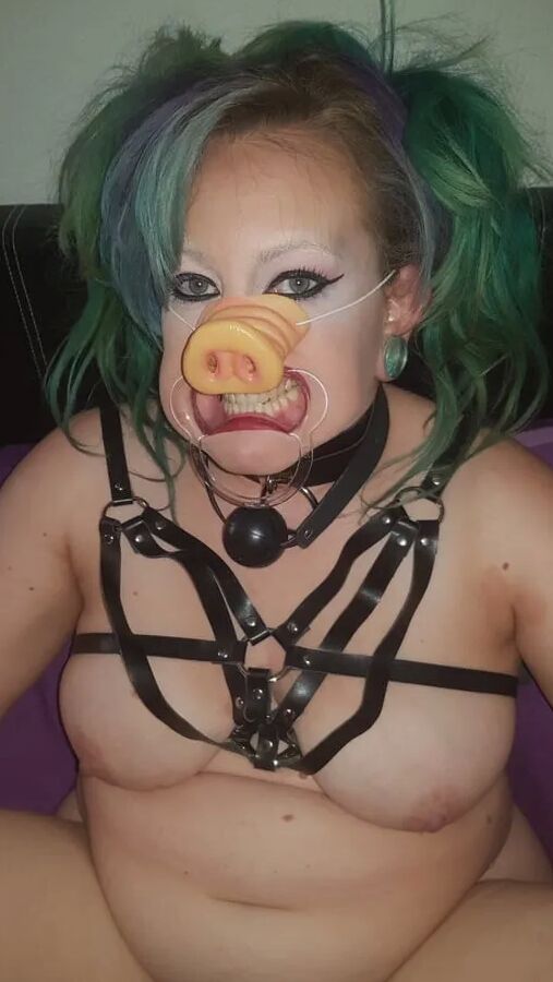 Pigslut MILF Amy Leaf