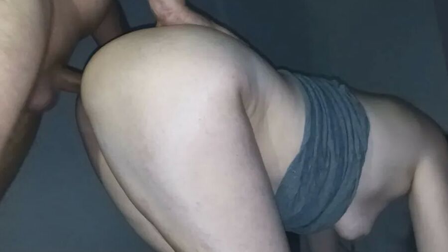 Amateur MILF Doggystyle