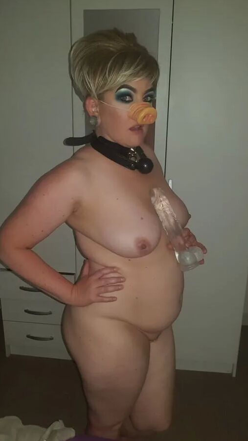 Piglust blonde MILF Amy Leaf