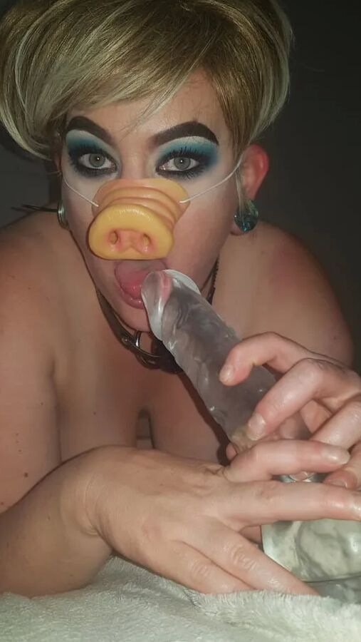 Piglust blonde MILF Amy Leaf