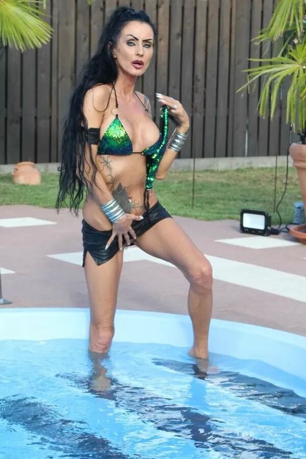 Photo shooting with Sidney Dark at the pool