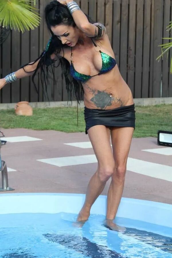 Photo shooting with Sidney Dark at the pool