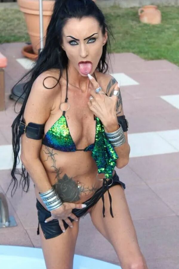 Photo shooting with Sidney Dark at the pool