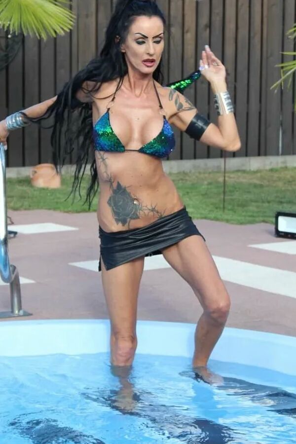 Photo shooting with Sidney Dark at the pool
