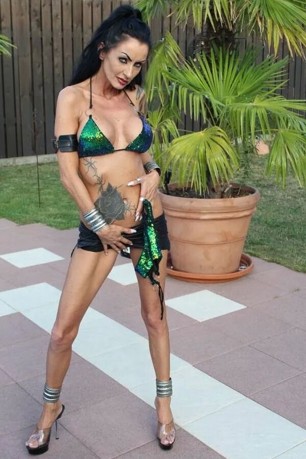Photo shooting with Sidney Dark at the pool