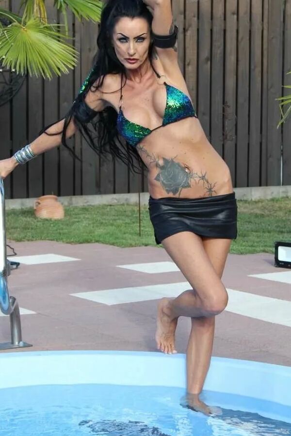 Photo shooting with Sidney Dark at the pool