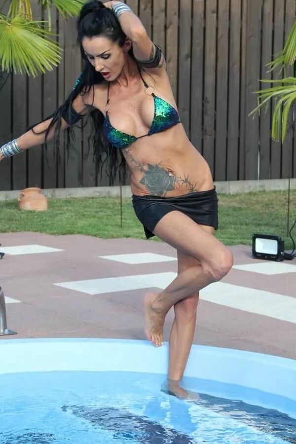 Photo shooting with Sidney Dark at the pool