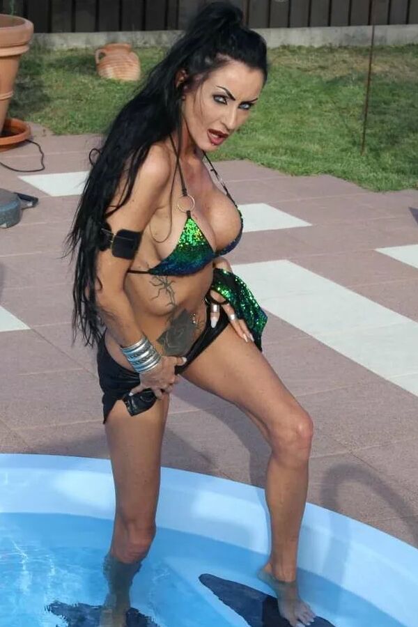 Photo shooting with Sidney Dark at the pool