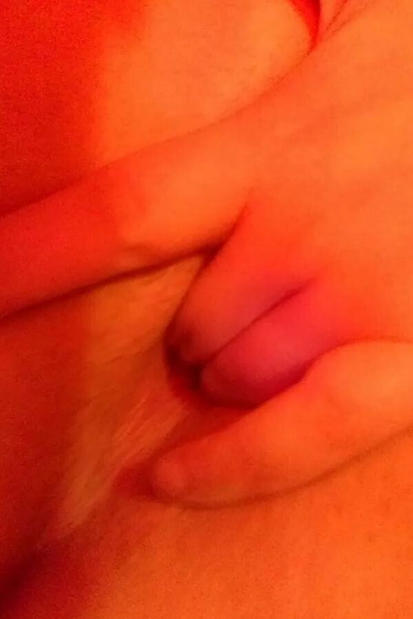 Hornychubby tits And pussy