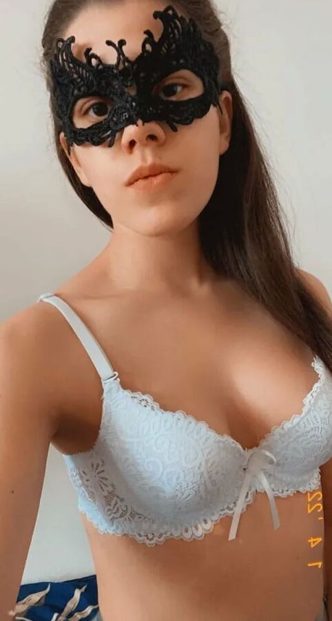 Kira _Show_ Free Photos