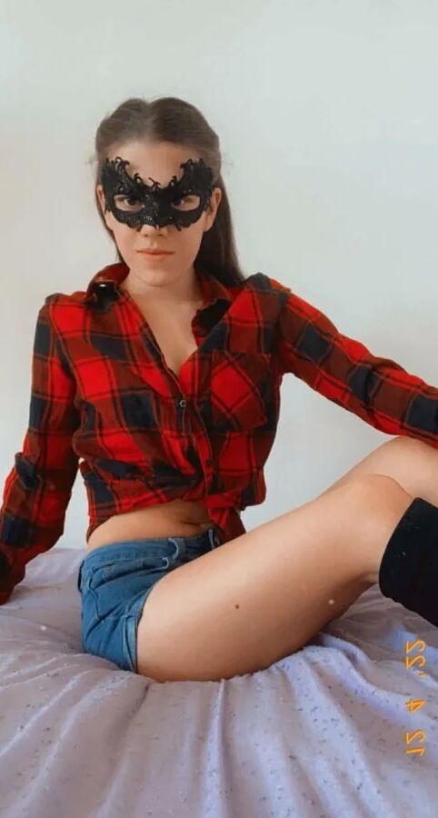 Kira _Show_ Free Photos