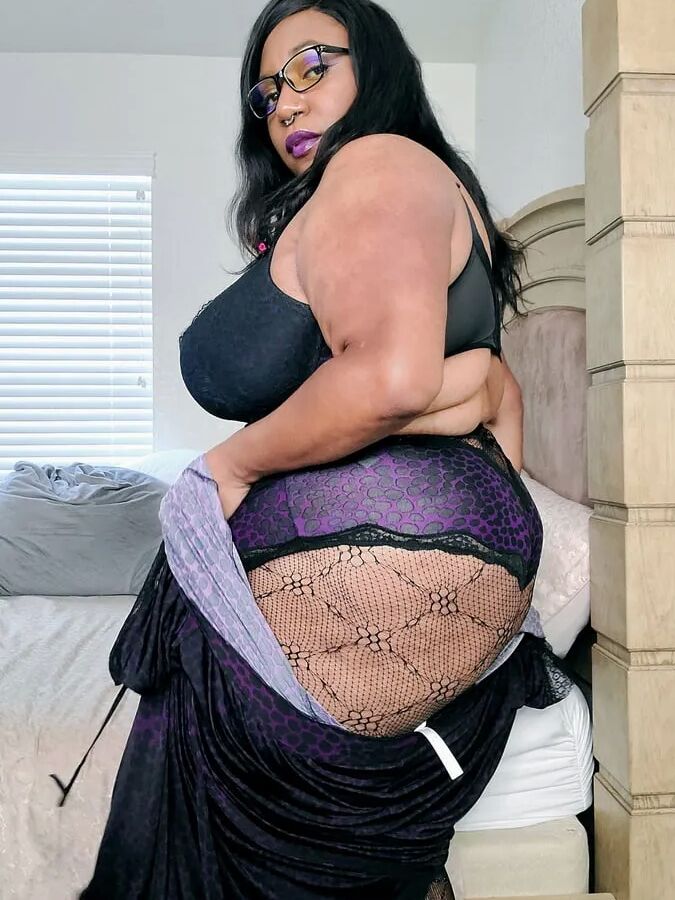 Josie Kiss Free Photos