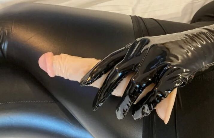 Wetlook Leggings and Sandals