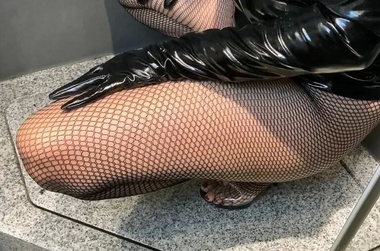 Pissing in Fishnet Pantyhose on Gloves