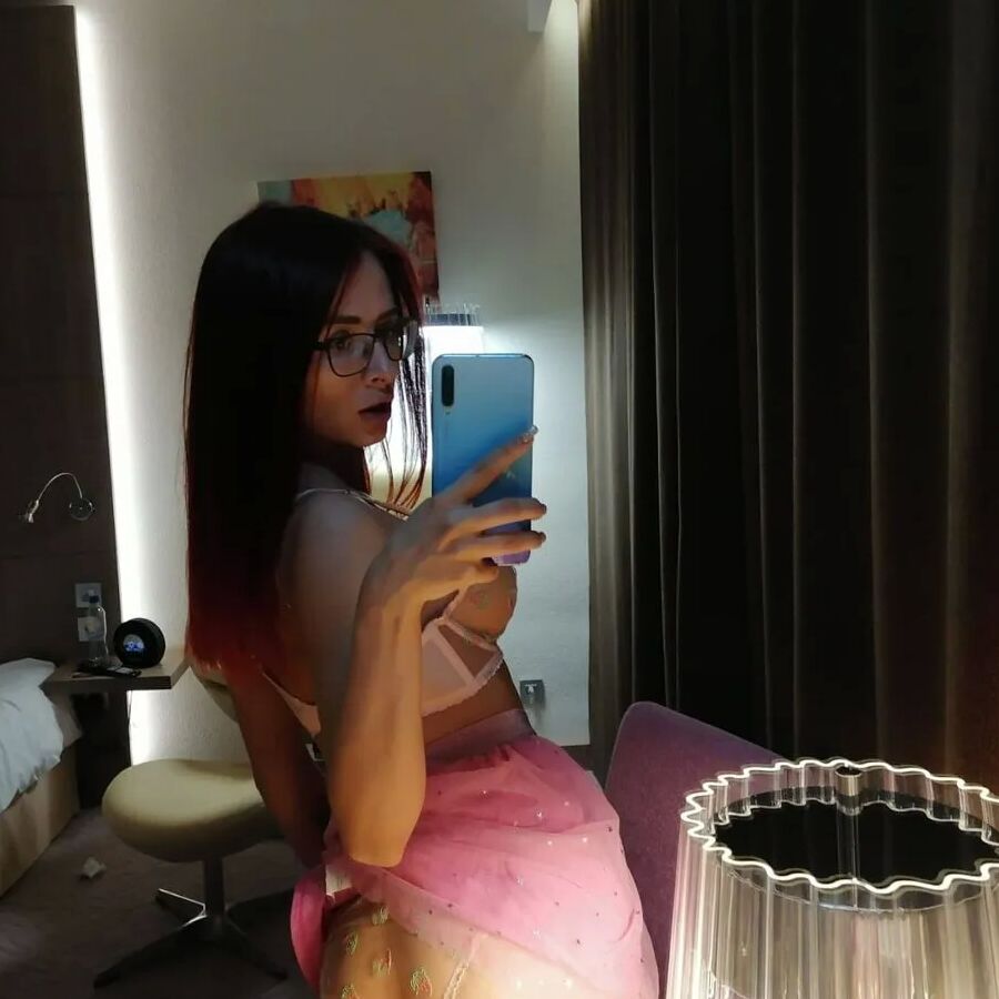 Hi! I'm Rayana Bang! Do you wanna fuck me?