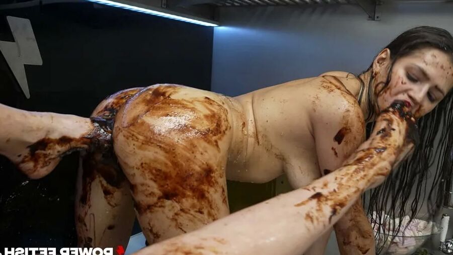 Serina Tastes Her Own Ass