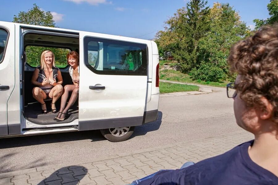 Cougars pick up Fucking Nerd in the MatureVan