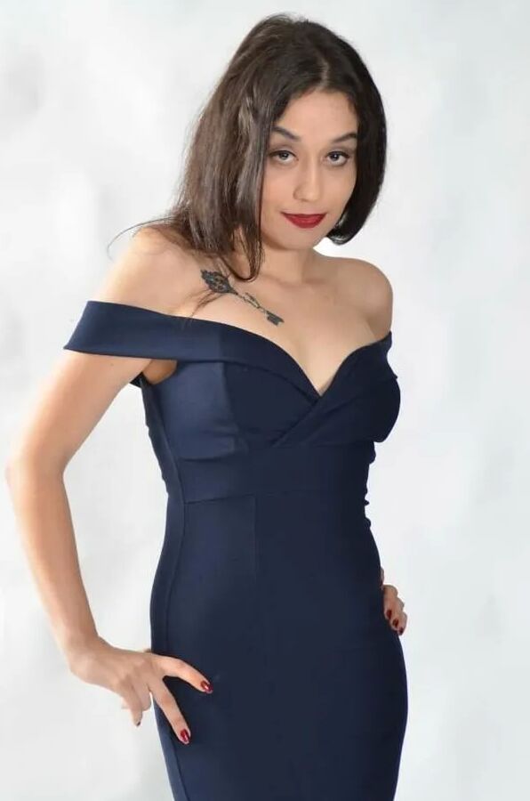 Photo shooting with turkish born Jasmin in an evening dress