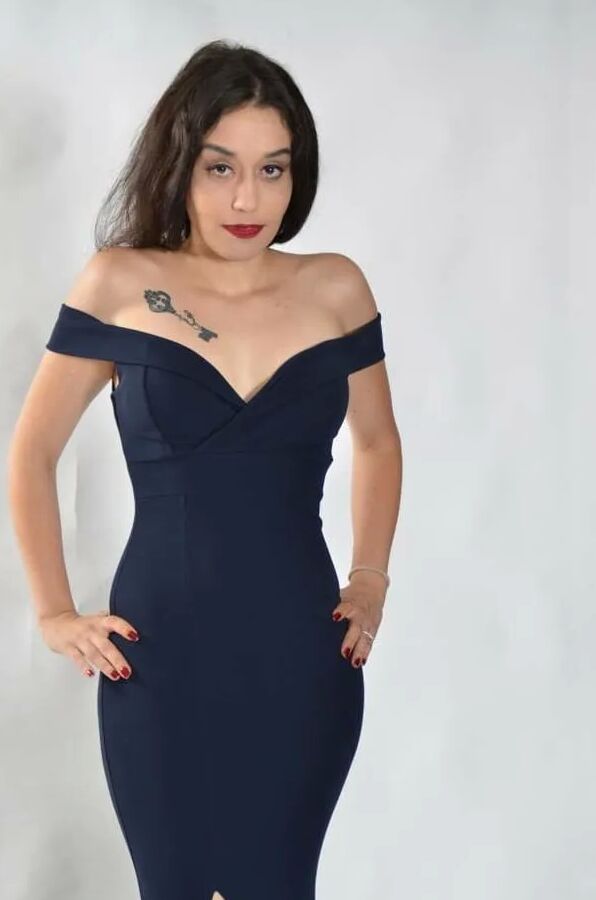 Photo shooting with turkish born Jasmin in an evening dress