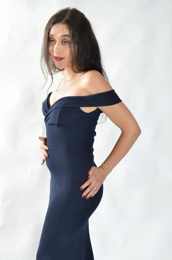 Photo shooting with turkish born Jasmin in an evening dress