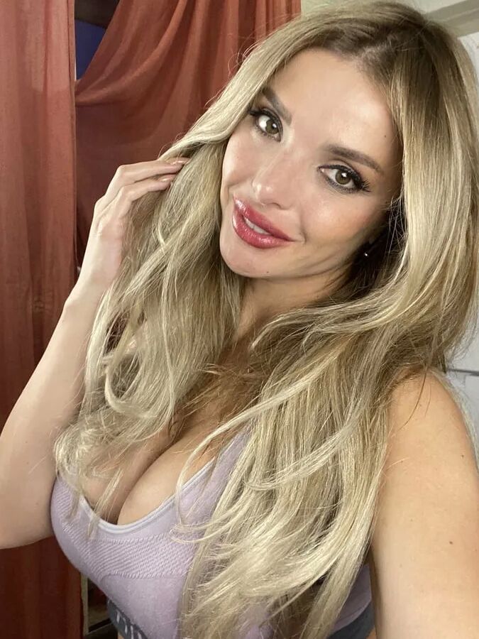 Chloe Free Photos