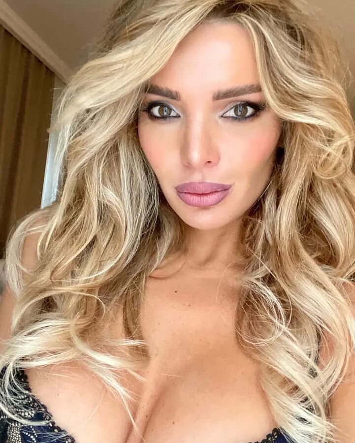 Chloe Free Photos
