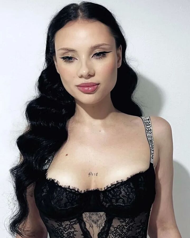 Emily Deepthroat Free Photos