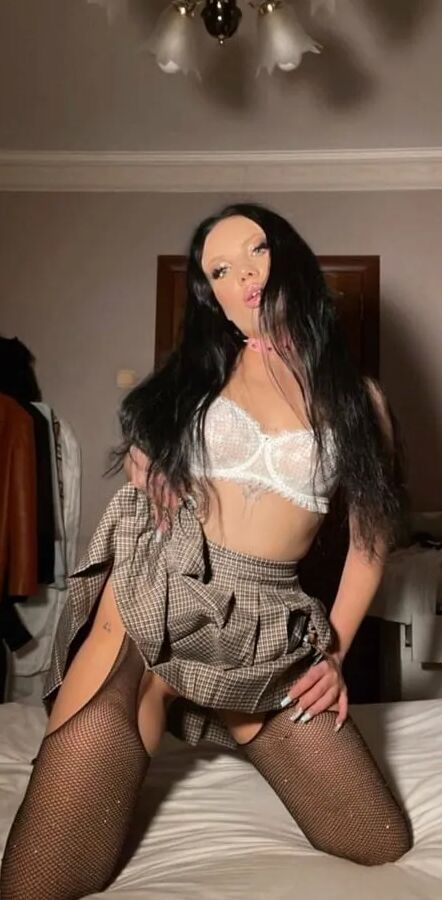 Emily Deepthroat Free Photos