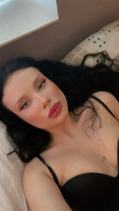 Emily Deepthroat Free Photos