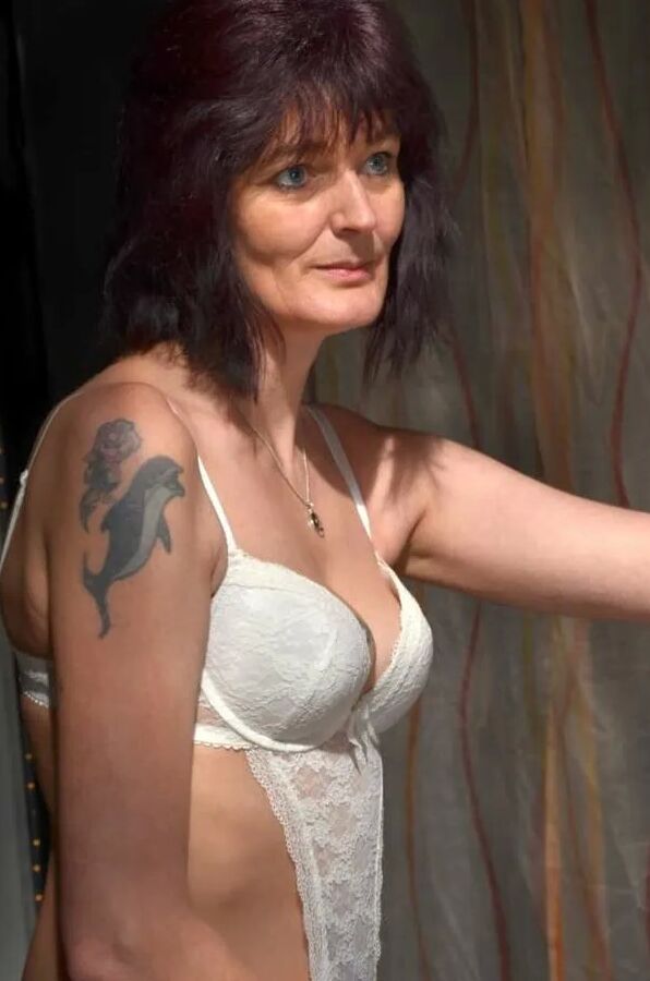 Photo shooting with german MILF Biggi Bitch