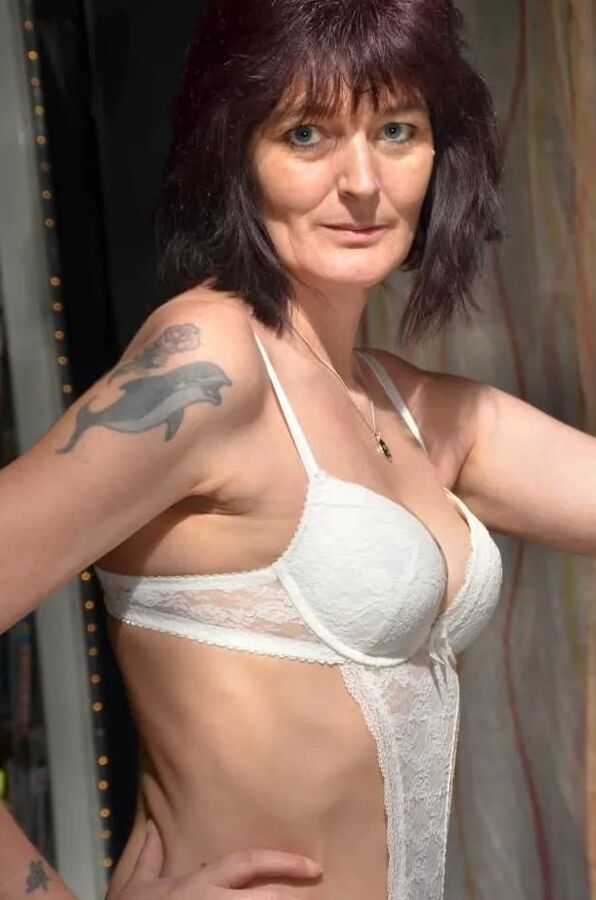 Photo shooting with german MILF Biggi Bitch