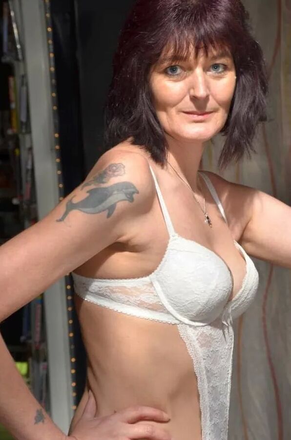 Photo shooting with german MILF Biggi Bitch