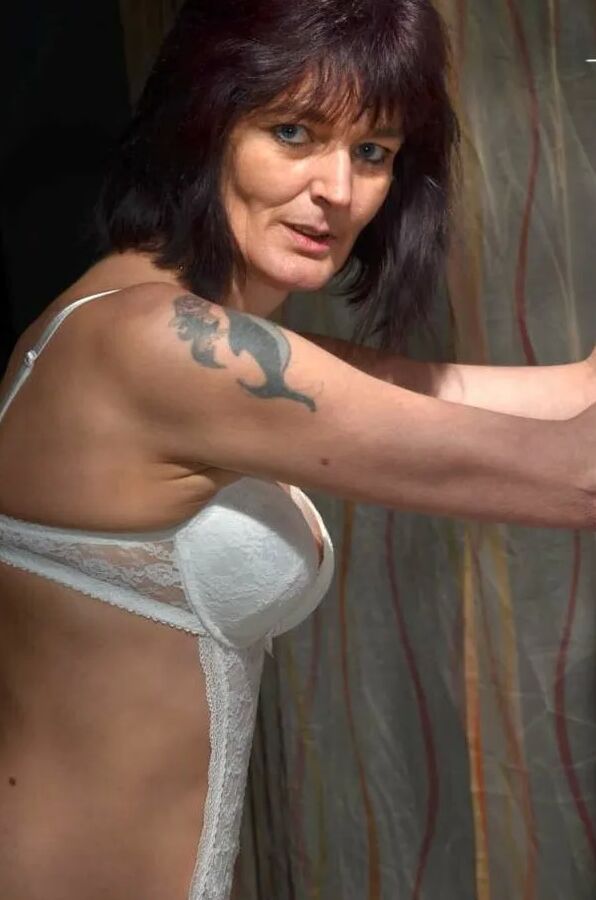 Photo shooting with german MILF Biggi Bitch