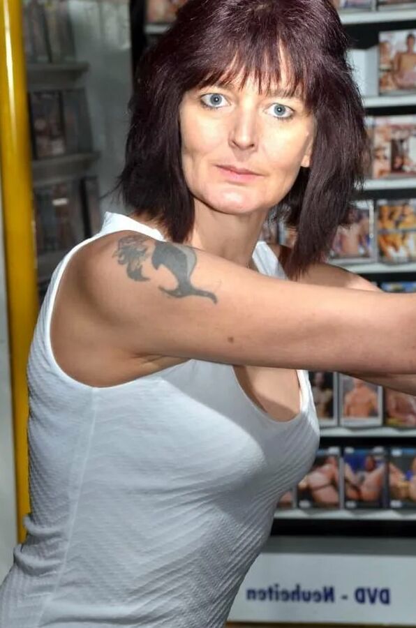 Photo shooting with german MILF Biggi Bitch