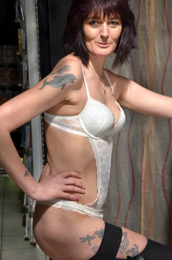 Photo shooting with german MILF Biggi Bitch