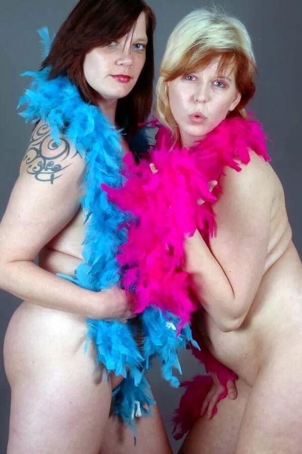 Photo shooting with red hair MILF Bianca & Lindsay