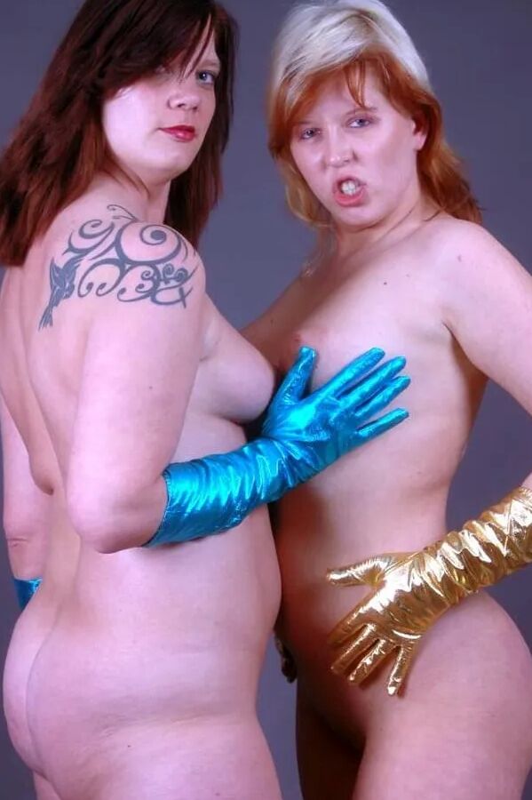 Photo shooting with red hair MILF Bianca & Lindsay