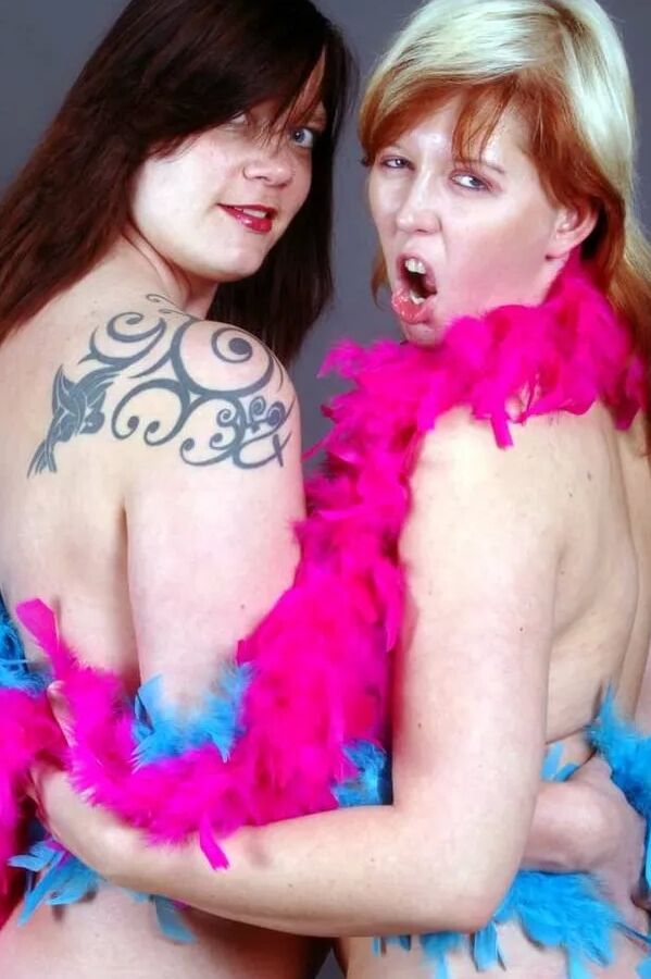 Photo shooting with red hair MILF Bianca & Lindsay