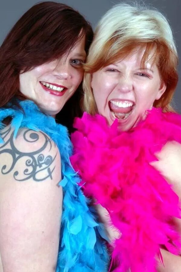 Photo shooting with red hair MILF Bianca & Lindsay