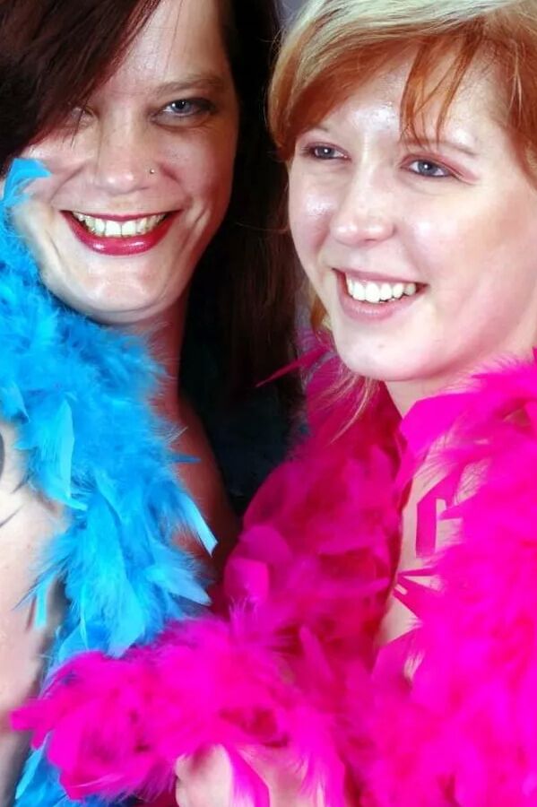 Photo shooting with red hair MILF Bianca & Lindsay
