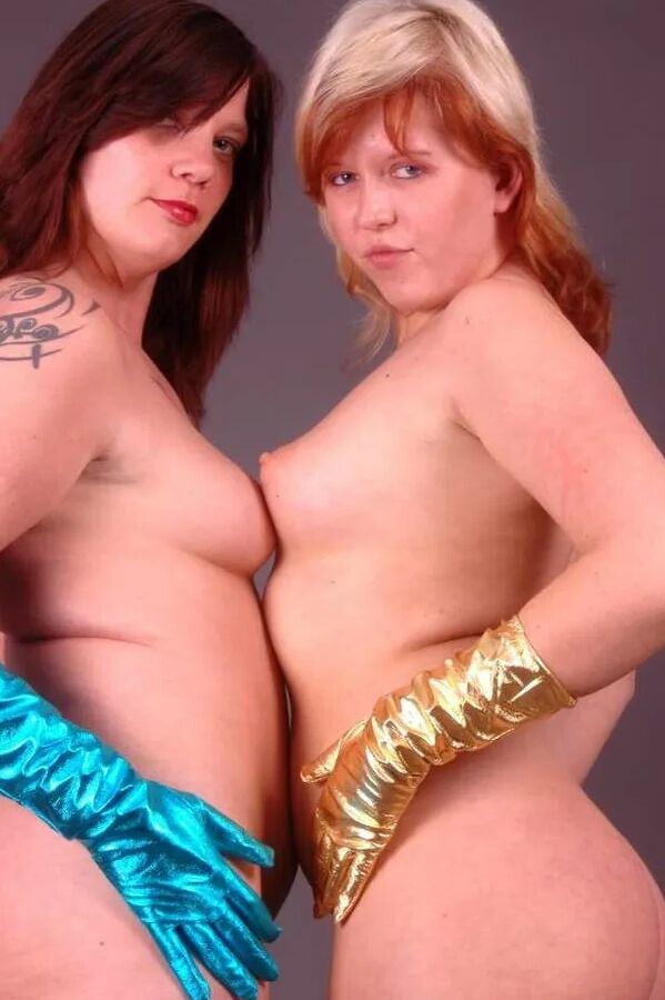 Photo shooting with red hair MILF Bianca & Lindsay