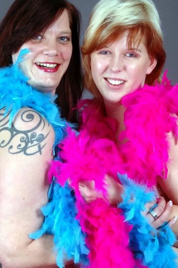 Photo shooting with red hair MILF Bianca & Lindsay