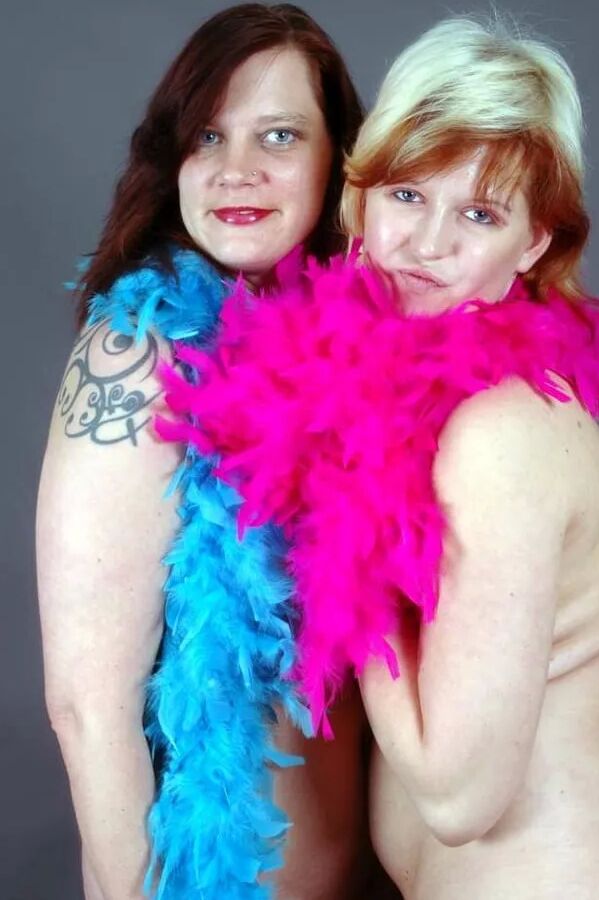 Photo shooting with red hair MILF Bianca & Lindsay