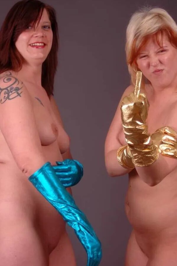 Photo shooting with red hair MILF Bianca & Lindsay