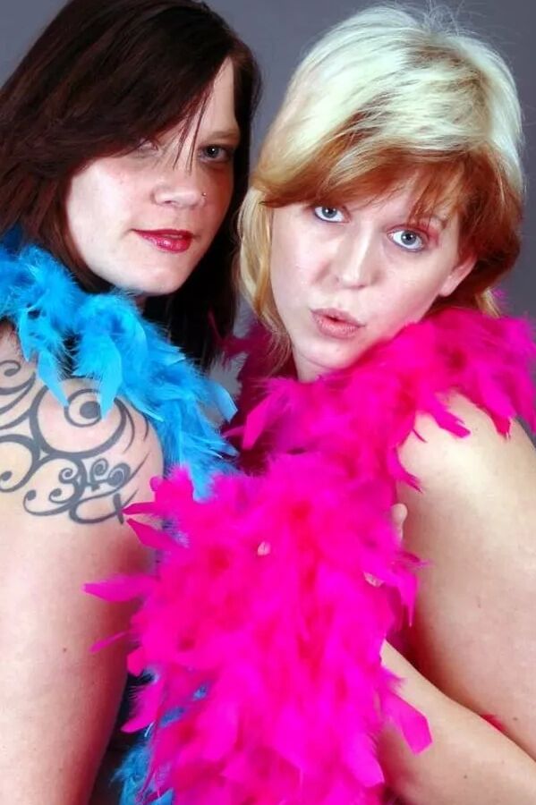 Photo shooting with red hair MILF Bianca & Lindsay