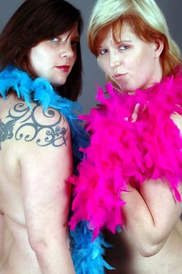 Photo shooting with red hair MILF Bianca & Lindsay