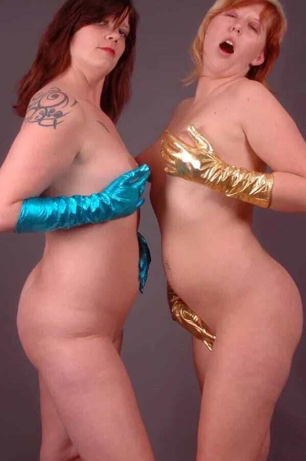 Photo shooting with red hair MILF Bianca & Lindsay